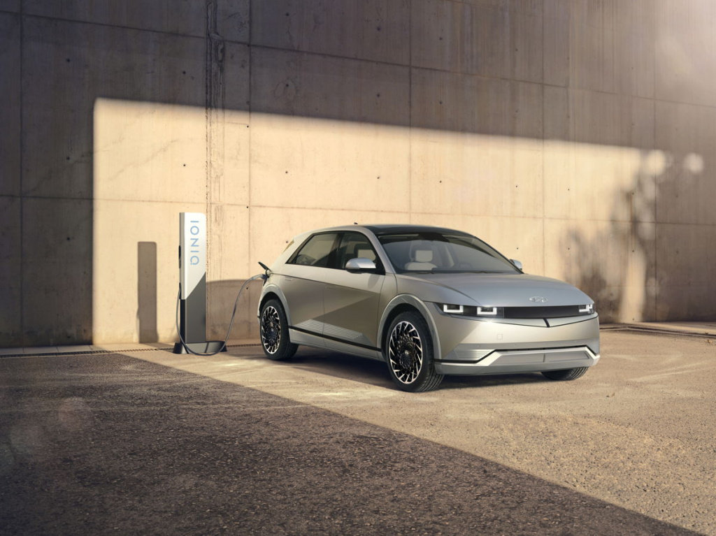 ioniq5b.jpg IONIQ 5