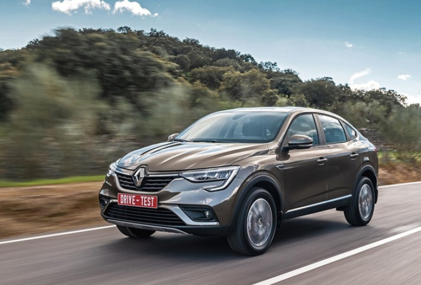 Возвращение легенды: в продажу вернулся купеобразный кроссовер Renault Arkana, который выпускали в России
