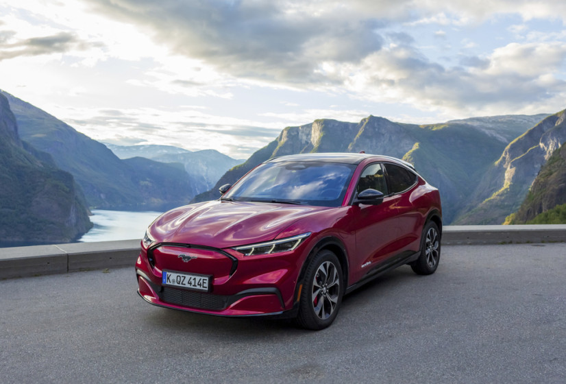 Ford Mustang Mach-E: дикая лошадь с аккумуляторными мышцами