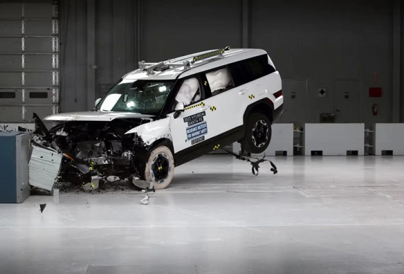 Новейший Hyundai Santa Fe 2025 попробовали уничтожить в краш-тесте: машина оказалась не только экономичной, но и очень безопасной