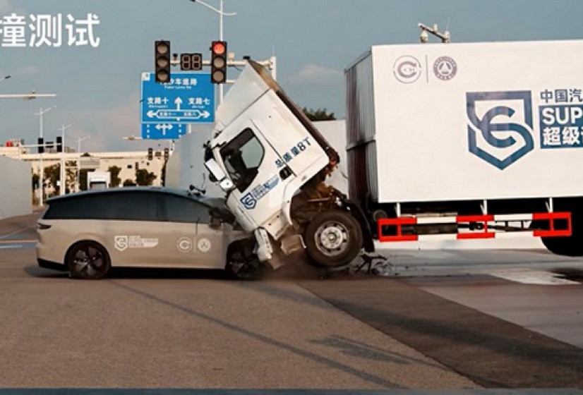 Новейший Li Auto отправил в воздух 8-тонный грузовик и вызвал споры о честности краш-теста