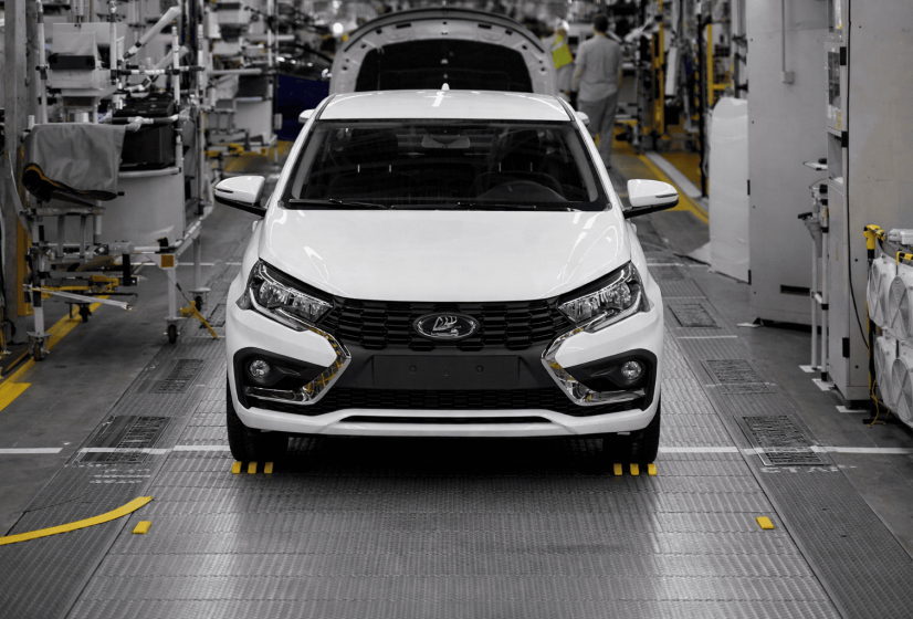 Бывший завод Nissan в Санкт-Петербурге возобновил сборку Lada Iskra в 2026 году